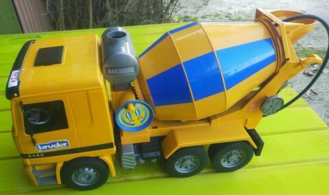 Grande b�tonni�re BRUDER 47cm
15 Mirecourt (88)