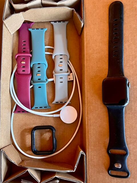 Apple Watch Series 6 - 40 mmJ - GPS + chargeur + 4 bracelets La Seyne-sur-Mer (83)
