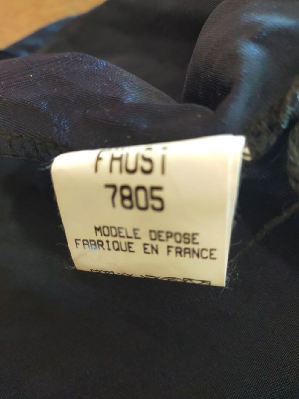 Tr&egrave;s belle robe longue bleu fonc&eacute;. Vêtements