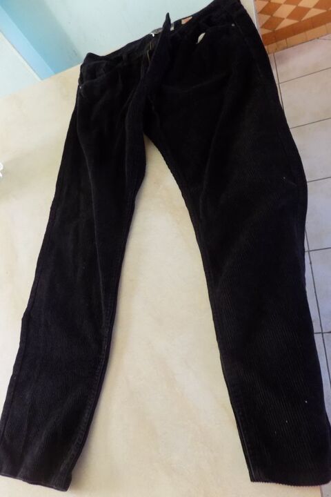 Pantalon velours cottelé 10 La Motte-d'Aveillans (38)