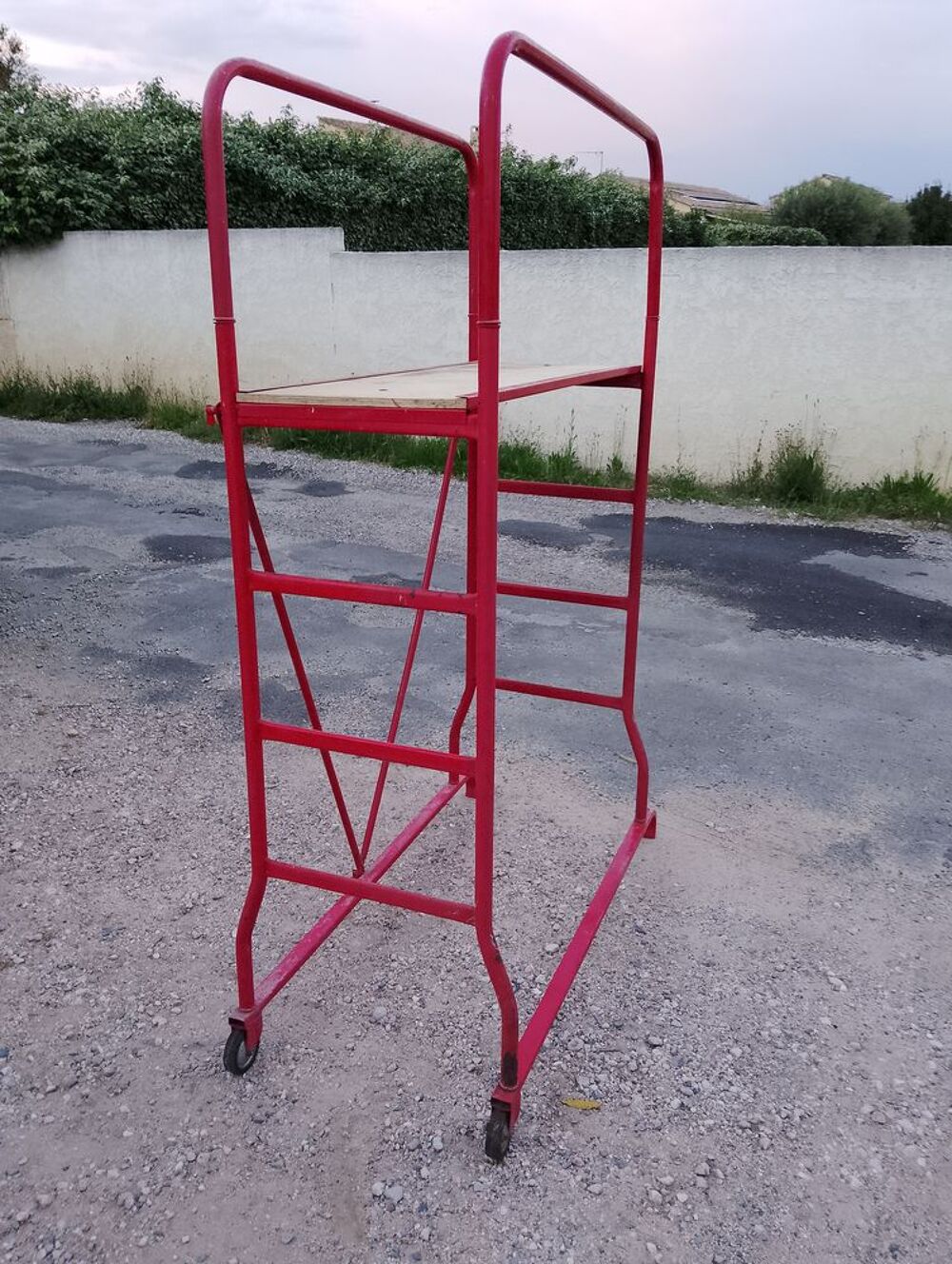 &eacute;chafaudage roulant plateau bois structure tubulaire acier Bricolage