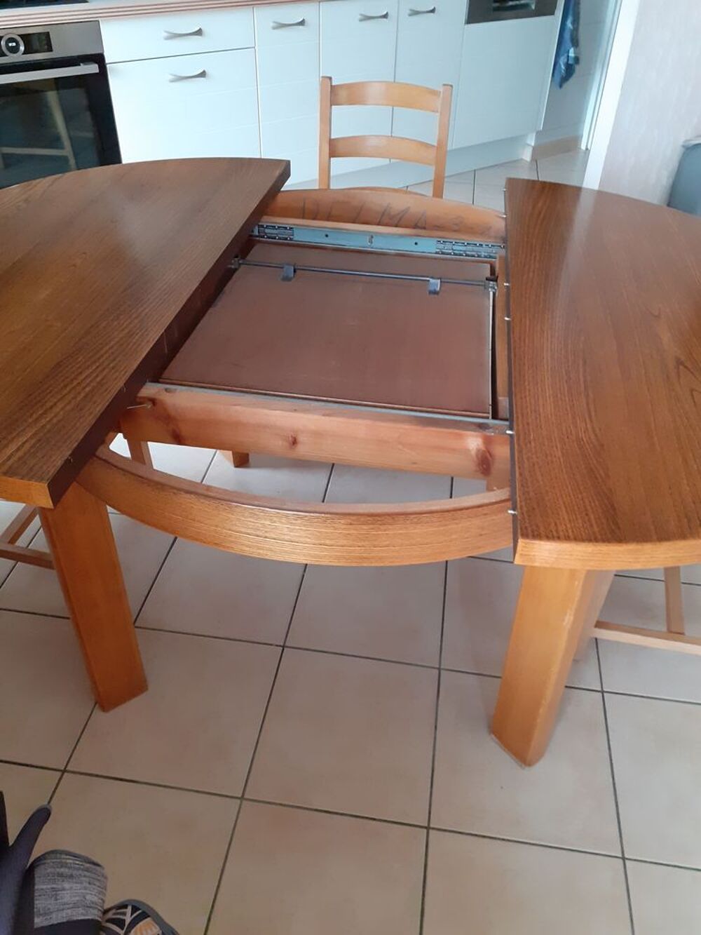 TABLE ET CHAISES Meubles