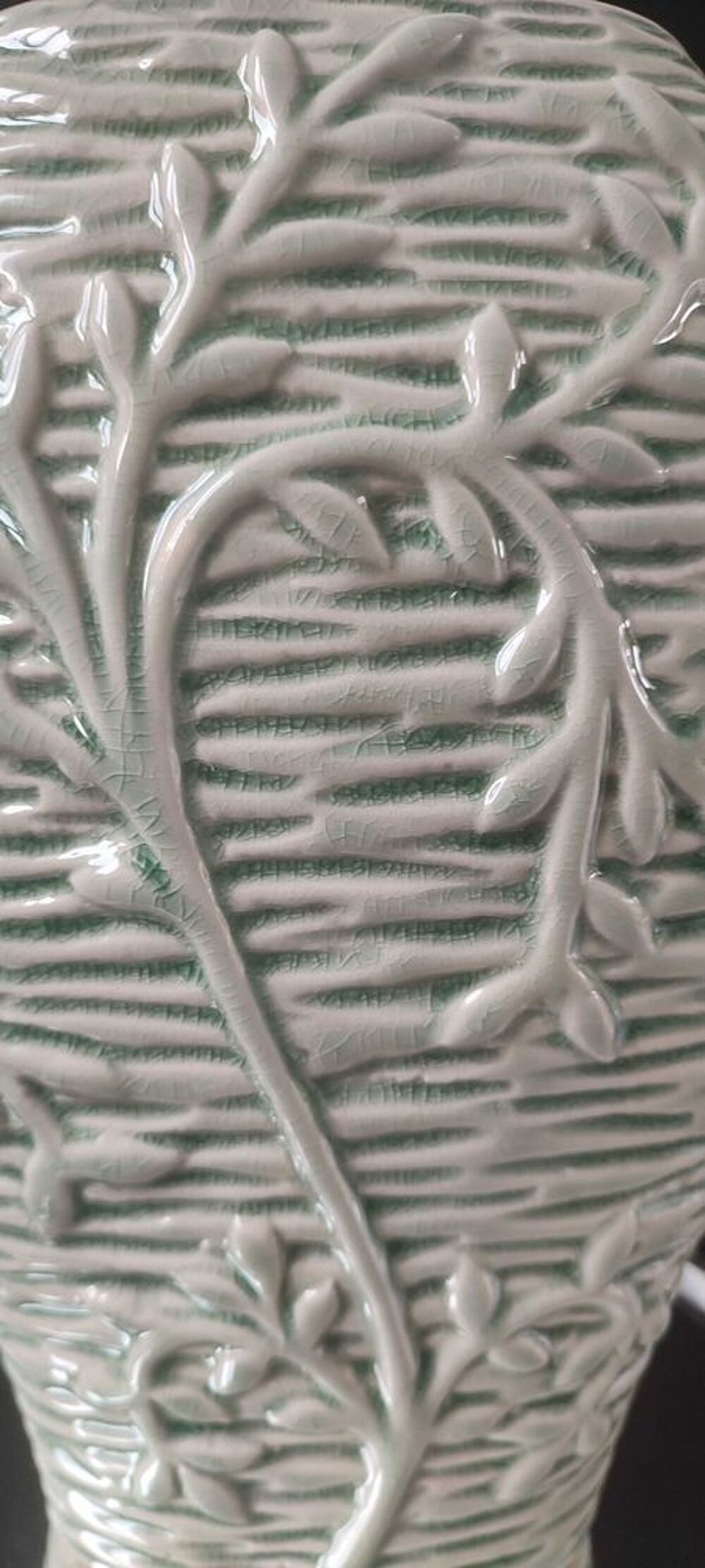 Vase en c&eacute;ramique craquel&eacute;e ann&eacute;es 80-90 d&eacute;cor v&eacute;g&eacute;tal 