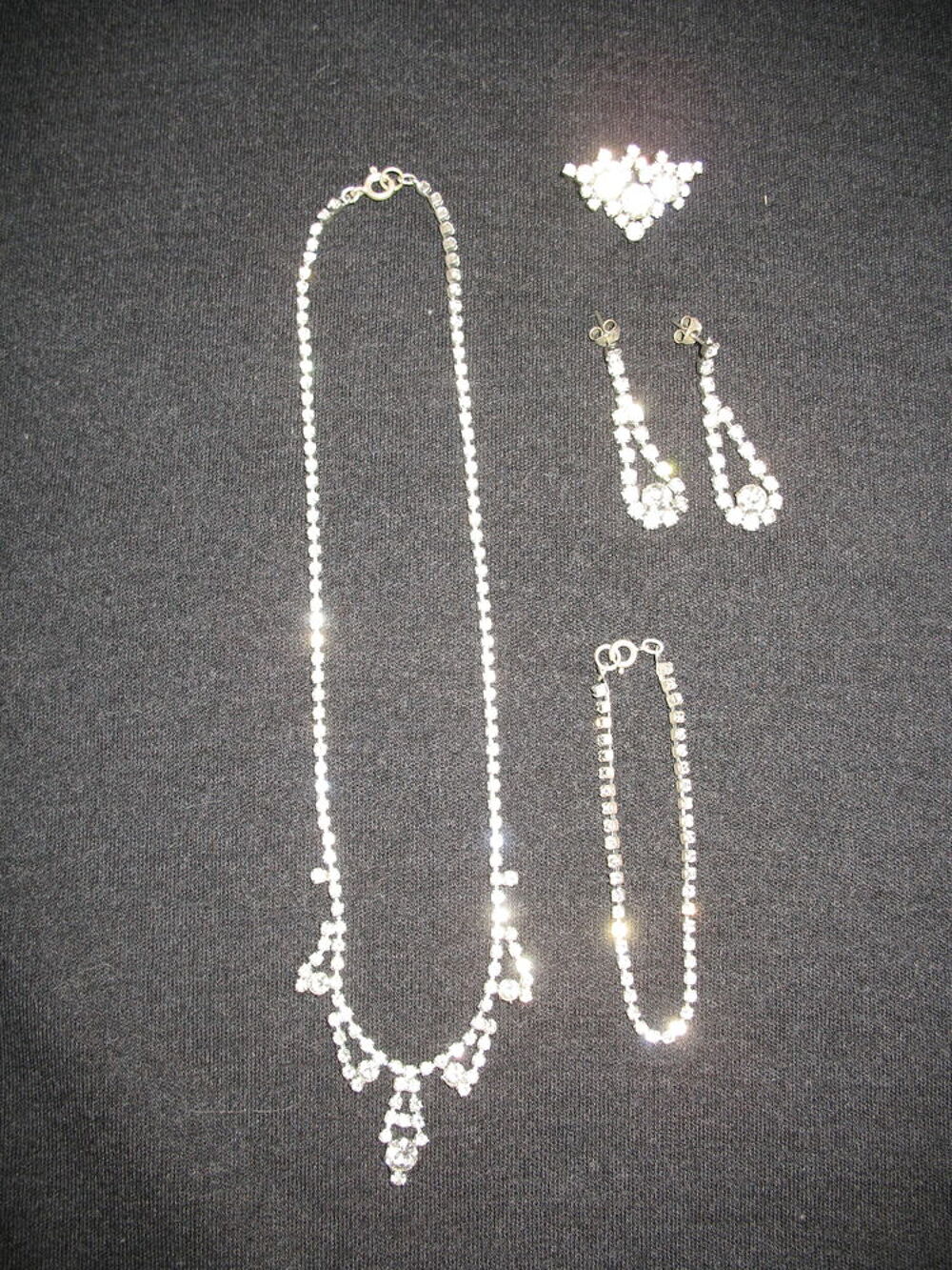 Parure en strass - tr&egrave;s belle qualit&eacute; Bijoux et montres