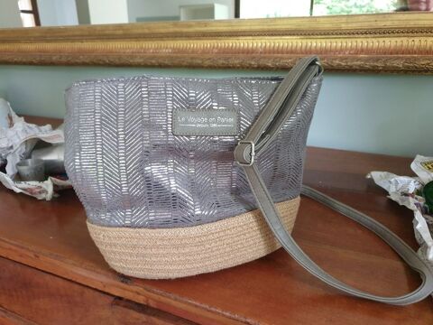 Sac gris argent� en bandouli�re 10 Mouxy (73)