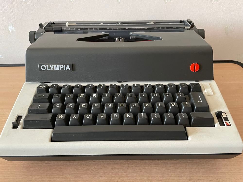 Machine à écrire vintage d'occasion