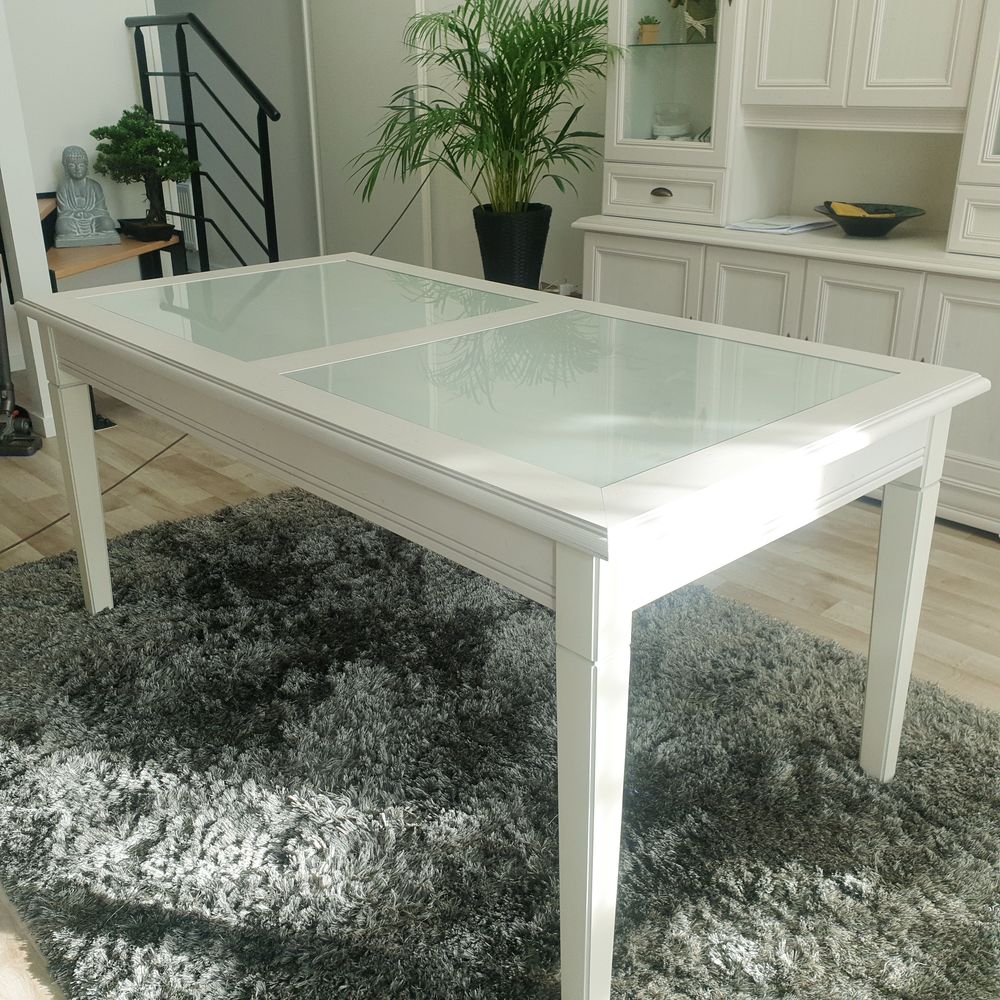 buffet avec sa vitrine et sa table en bois blanc cerusee Meubles