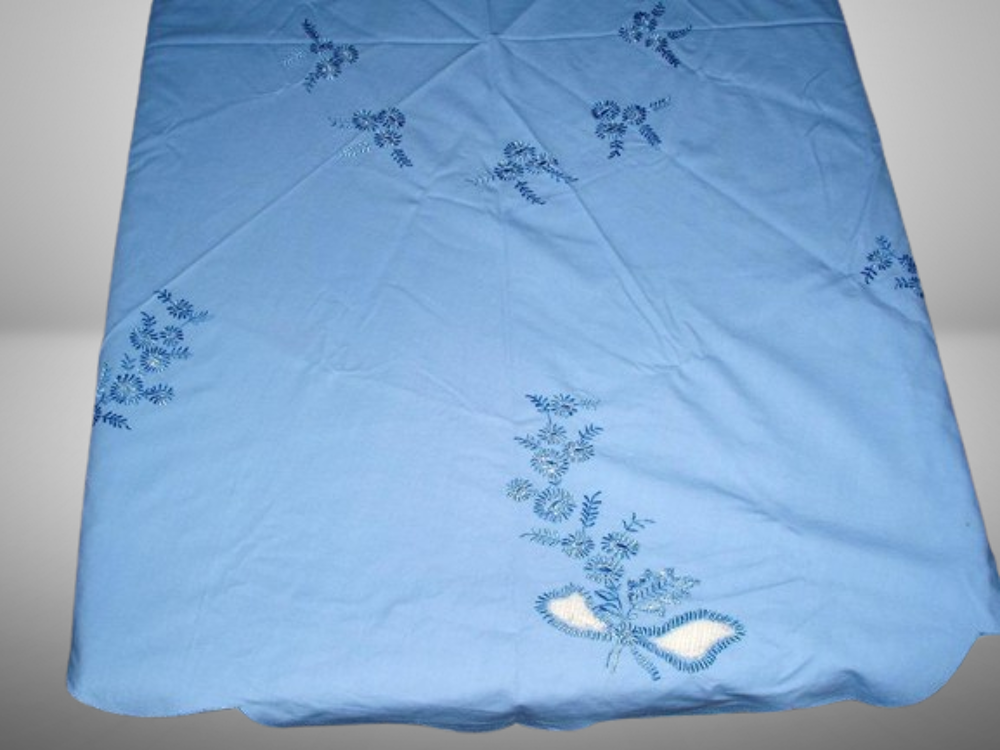 Nappe neuve ronde faite &amp; brod&eacute;e main Coton d'Egypte festonn Décoration