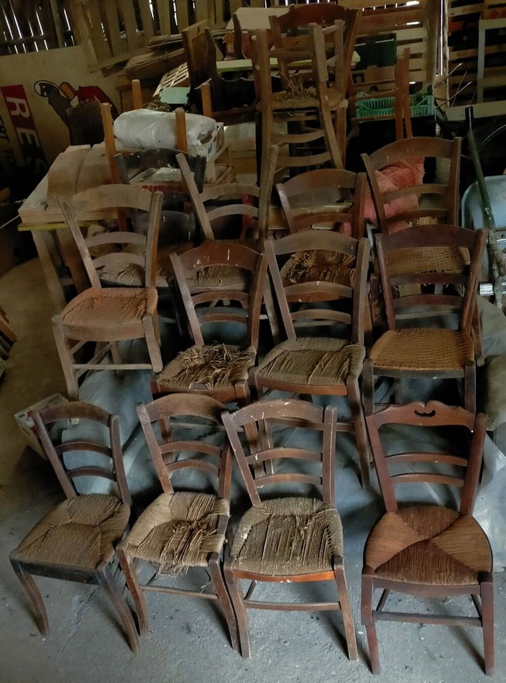Chaises empaill&eacute;es Meubles