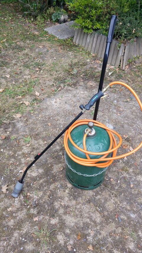 Dsherbeur thermique Gaz complet (chariot + bouteille Gaz).
0 Brest (29)