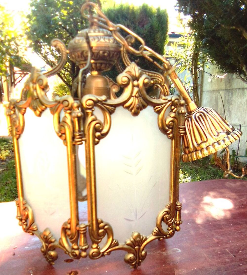 Lustre en Bronze dor&eacute; et verre Décoration