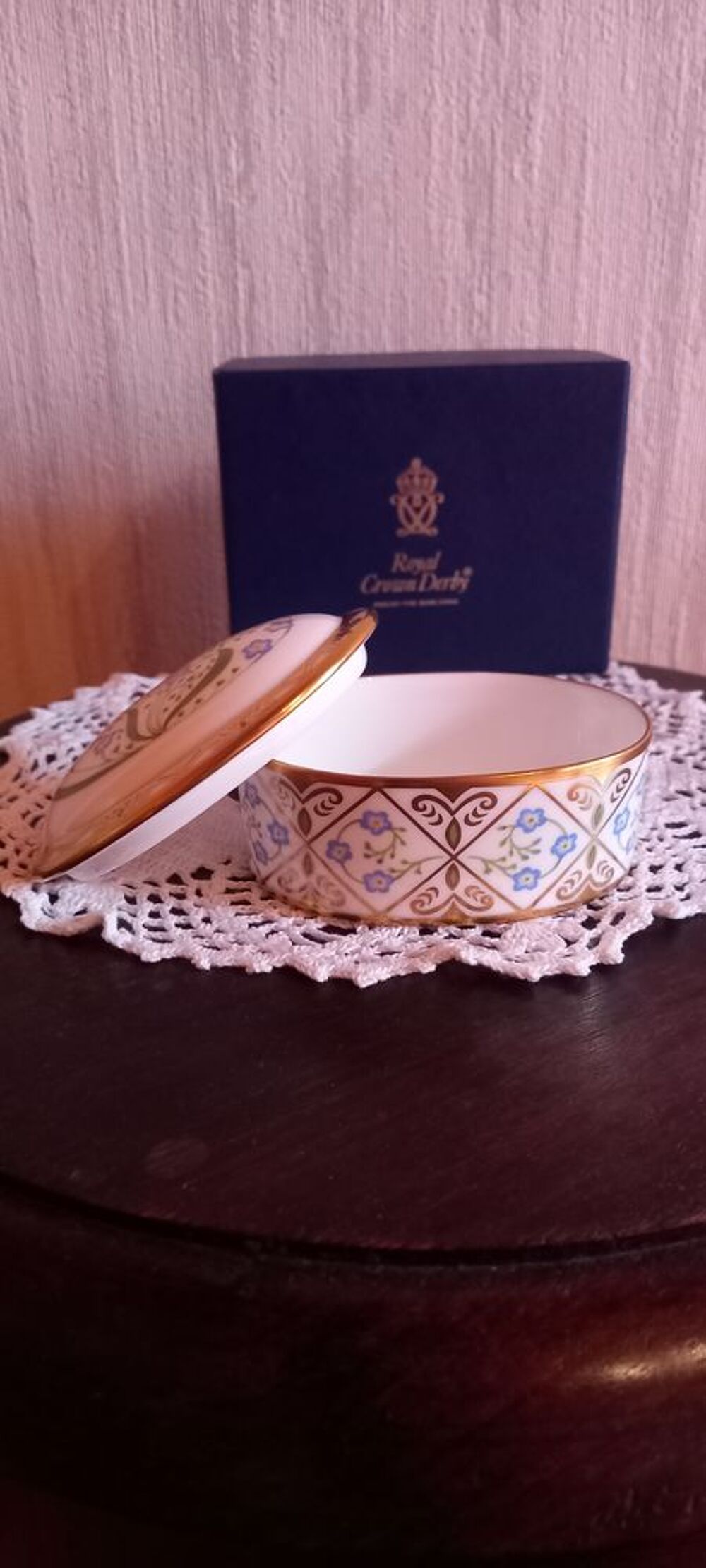 Bo&icirc;te &agrave; bijoux porcelaine anglaise Royal Crown Derby (1988) 