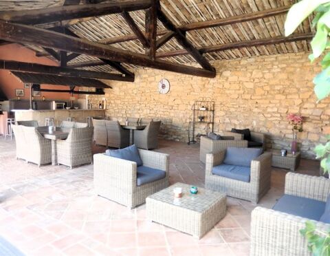 MAS RÉNOVÉ AVEC CHAMBRES NOMBREUSES ET GRANDE PISCINE EN ZONE TOURISTIQUE. 1719917 30000 Nimes