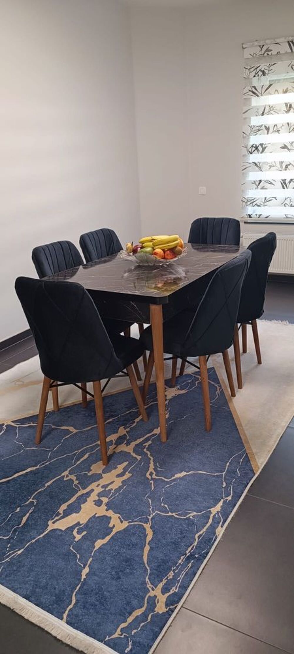 Prix choc &eth;Ÿ'&yen;&eth;Ÿ'&yen; La nouvelle table &agrave; manger extensible avec 6 chaises seulement &agrave; 350 euros !!! Les dimensions de la table sont Meubles