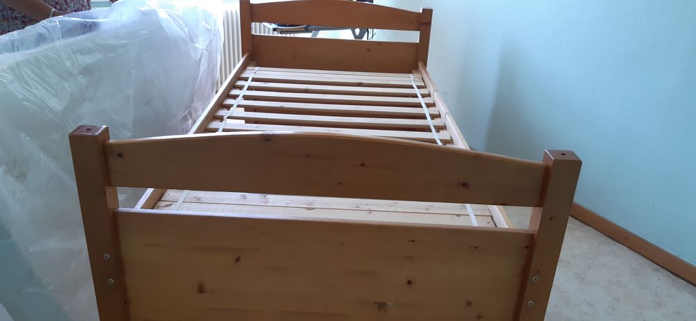 Lit bateau en pin teint&eacute; miel fabrication fran&ccedil;aise Mobilier enfants