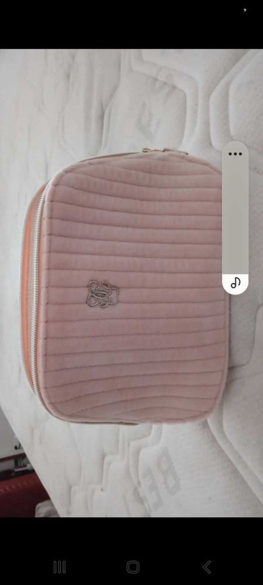 sacoche maquillage guerlain couleur rose / p&ecirc;che Maroquinerie