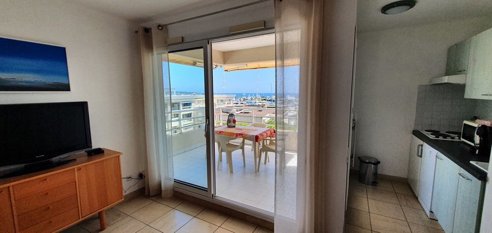 Location Appartement moyenne dure vue mer. Vallauris