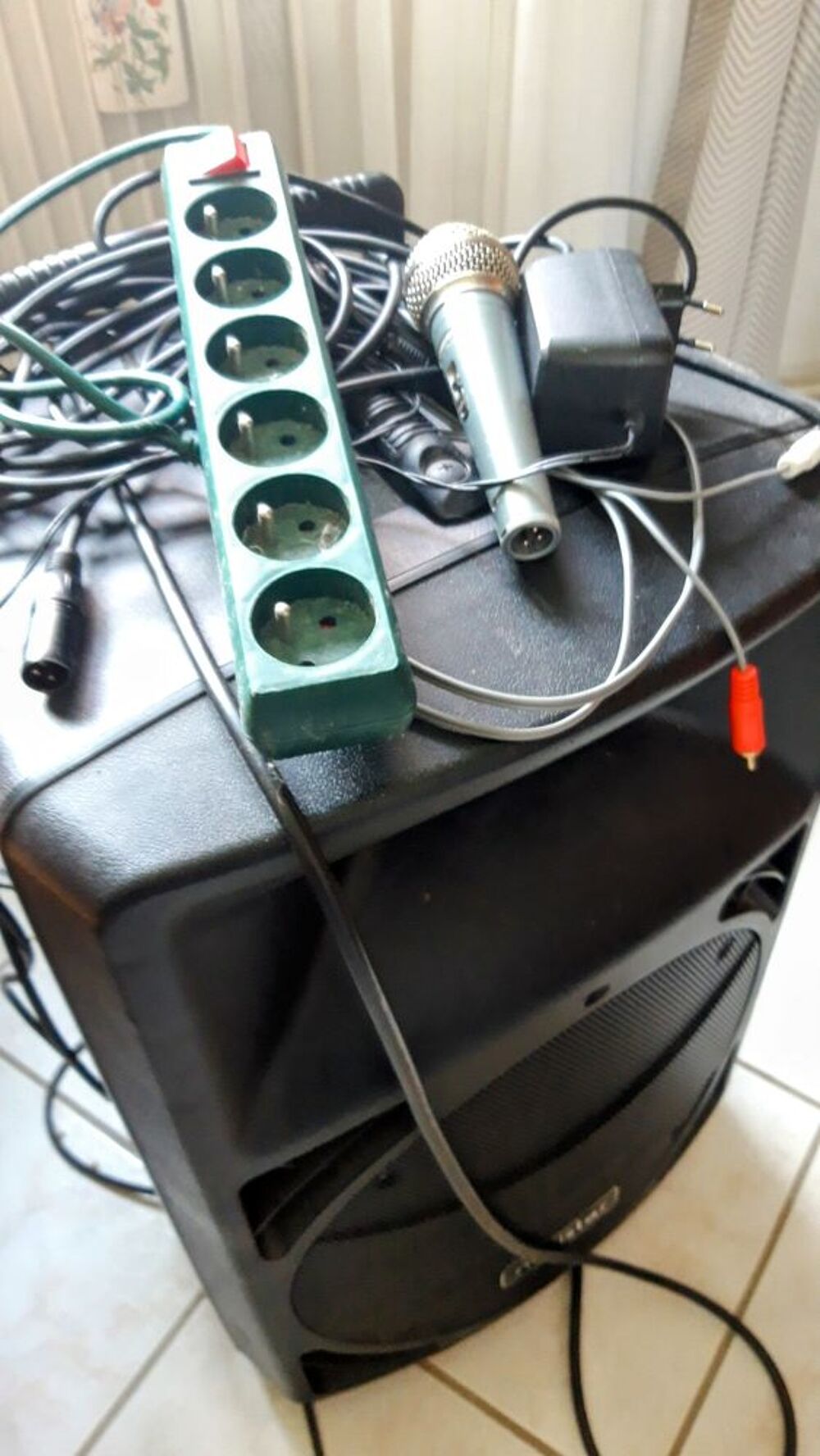 Enceinte mobistar active sur roulettes
Instruments de musique