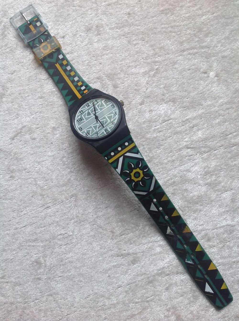 MONTRE QUARTZ DOMI WATER RESIST 3 ATM Envoi Possible
Bijoux et montres