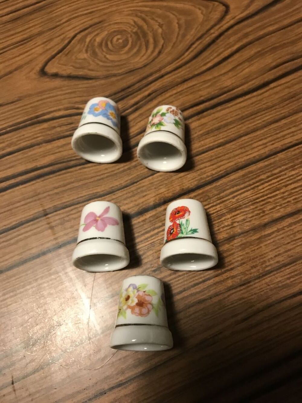 lot de 5 DES A COUDRE en PORCELAINE 'FLEURS" Décoration