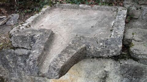 Pierre d'�vier 19 �me si�cle 190 P�ronnas (01)