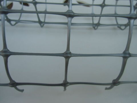  un rouleau de grillage  PVC
42 Brignoles (83)