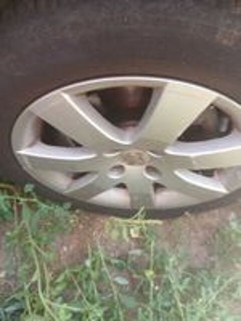 Pneu voiture - roue  occasion 72230 Monc&eacute;-en-Belin