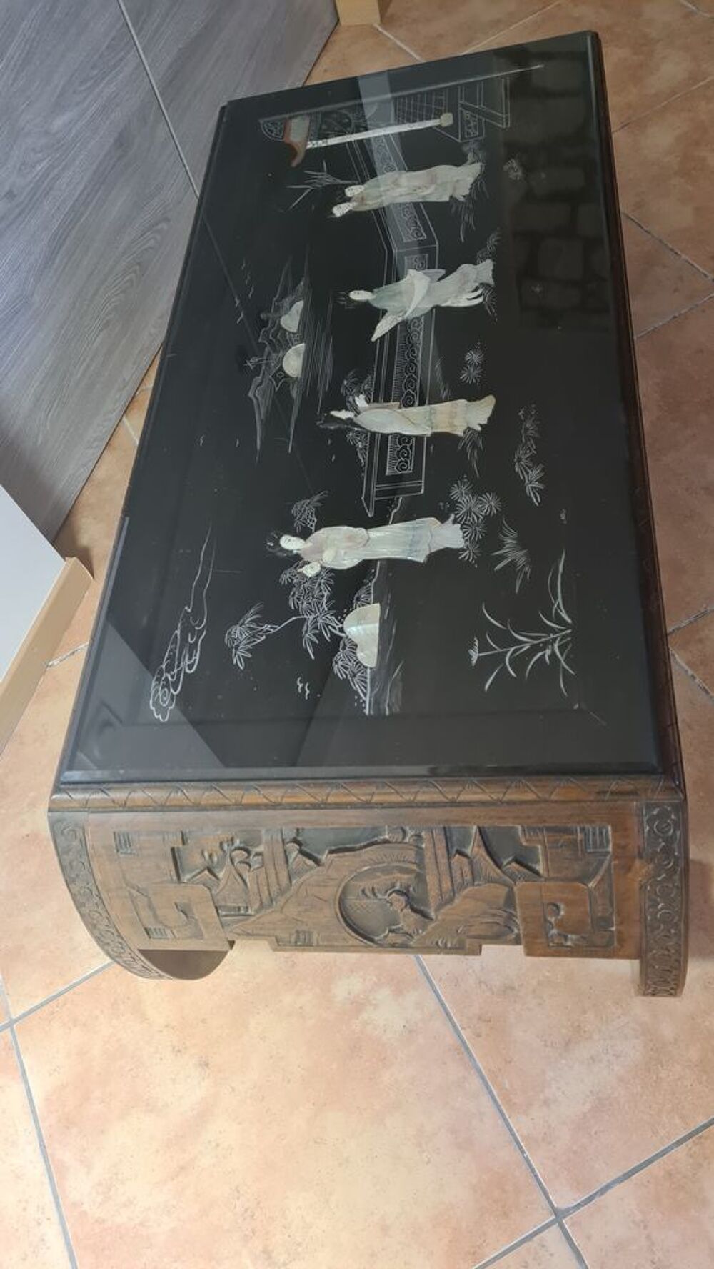 Table chinoise sculter et nacr&eacute;e Meubles