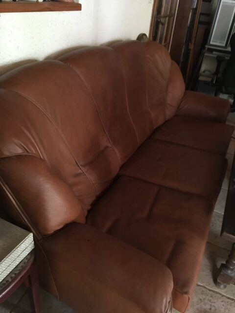 Canap� cuir marron trois place 70 Saint-Julien-les-Rosiers (30)