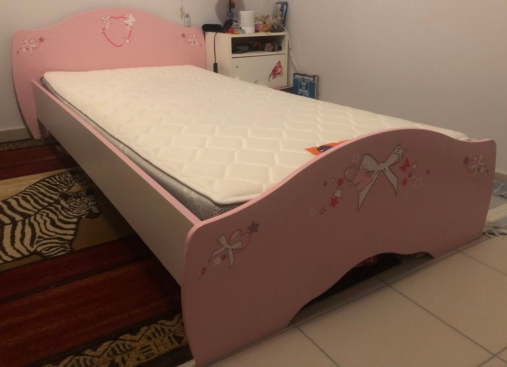 Lit enfant rose + matelas Meubles