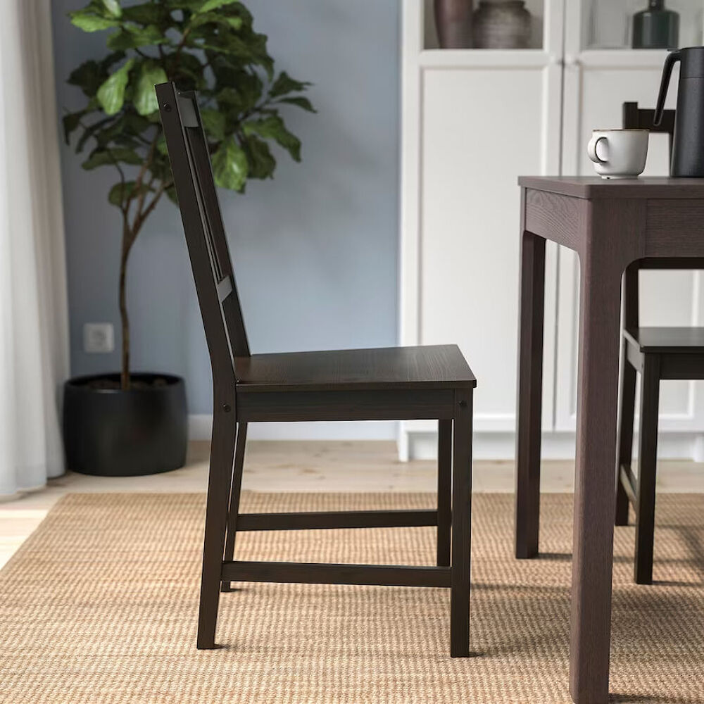 TABLE AVEC CHAISES Meubles