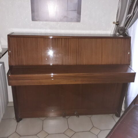 Piano droit Rippen 250 Marolles-en-Brie (94)