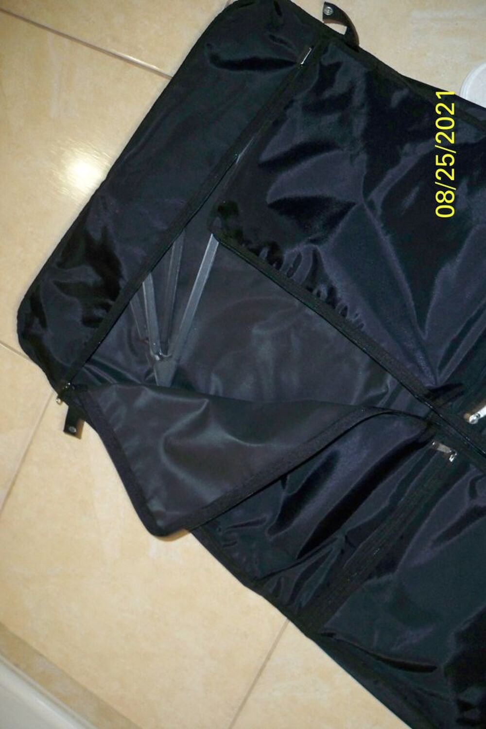EN VOYAGE, UN BAGAGE... Maroquinerie