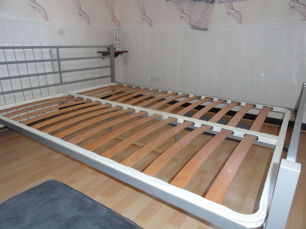 lit m&eacute;tallique 140x190 avec sommier &agrave; lattes Meubles