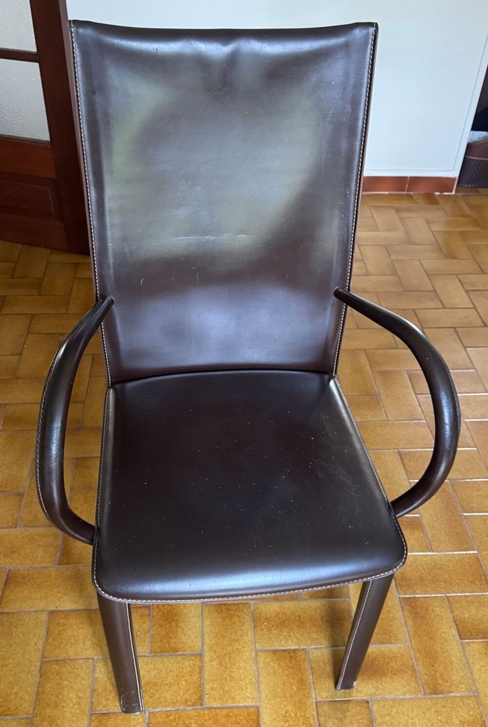 Lot 6 chaises tr&egrave;s beau cuir marron Meubles