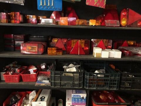  Destockage de pièces auto et camping car 10 Babœuf (60)