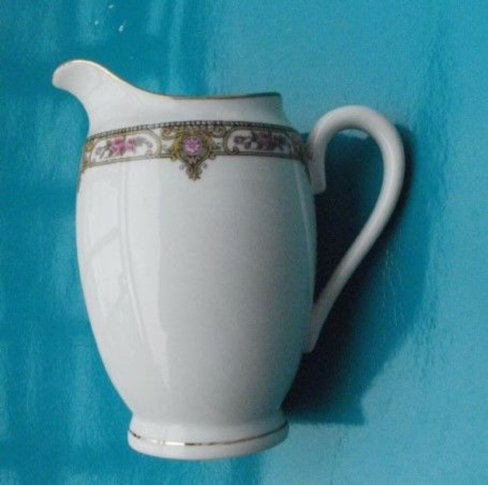Pot &agrave; lait ou &agrave; cr&egrave;me porcelaine L S Limoges Cuisine