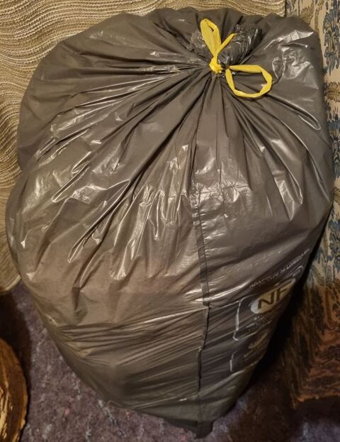 Sac 50 litres de Vêtements Homme taille 52&XL 0 Le Roc-Saint-André (56)