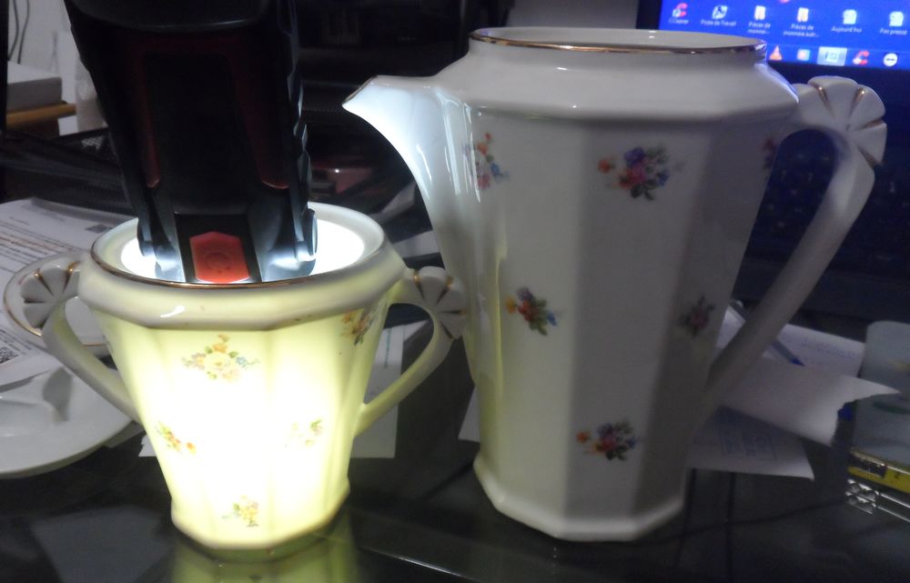 1 pot &agrave; lait ou &agrave; caf&eacute; et 1 sucrier en porcelaine Cuisine