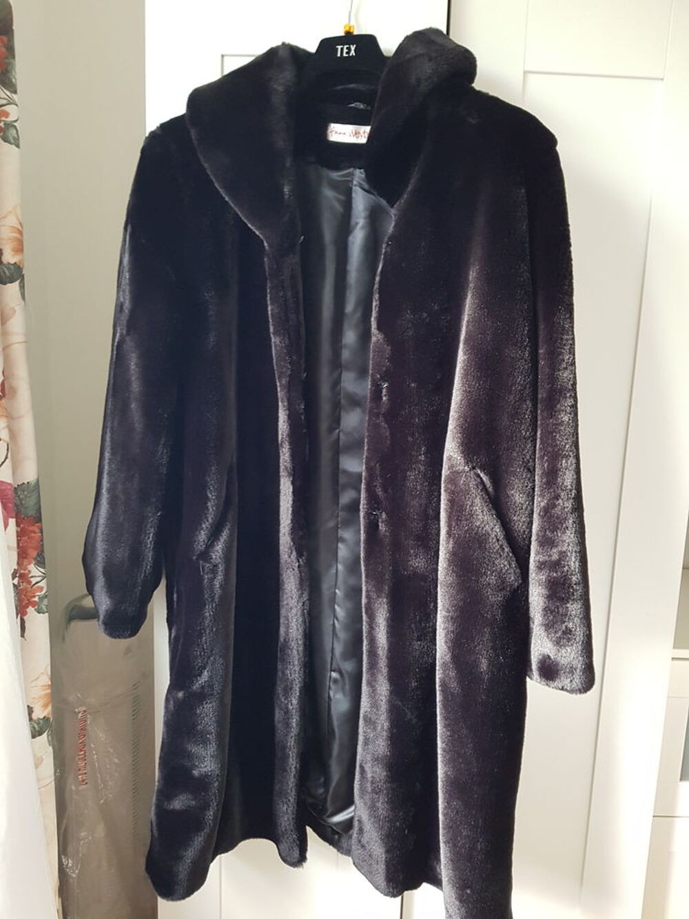 Manteau fourrure synth&eacute;tique noir Vêtements