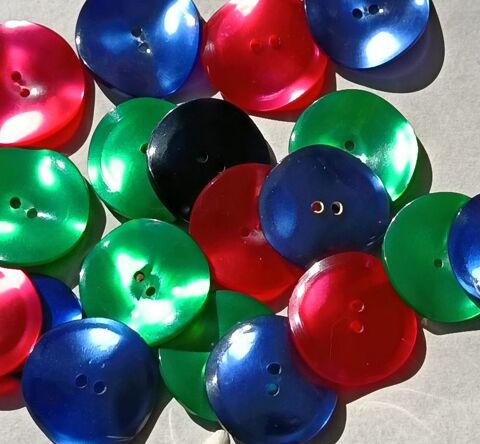 17 boutons couture  Forme incurvée   Bleu, Vert, Rouge Thonon-les-Bains (74)