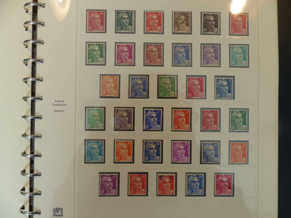 COLLECTION COMPLETE DE TIMBRES NEUFS ** DE 1945 A 1960 