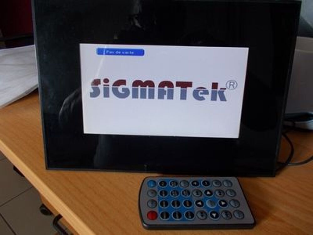 cadre num&eacute;rique SIGMATEK et sa t&eacute;l&eacute;commande Photos/Video/TV