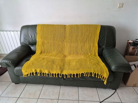 Fauteuil  en cuir vert en très bon état  à part l'assise 0 Montpellier (34)