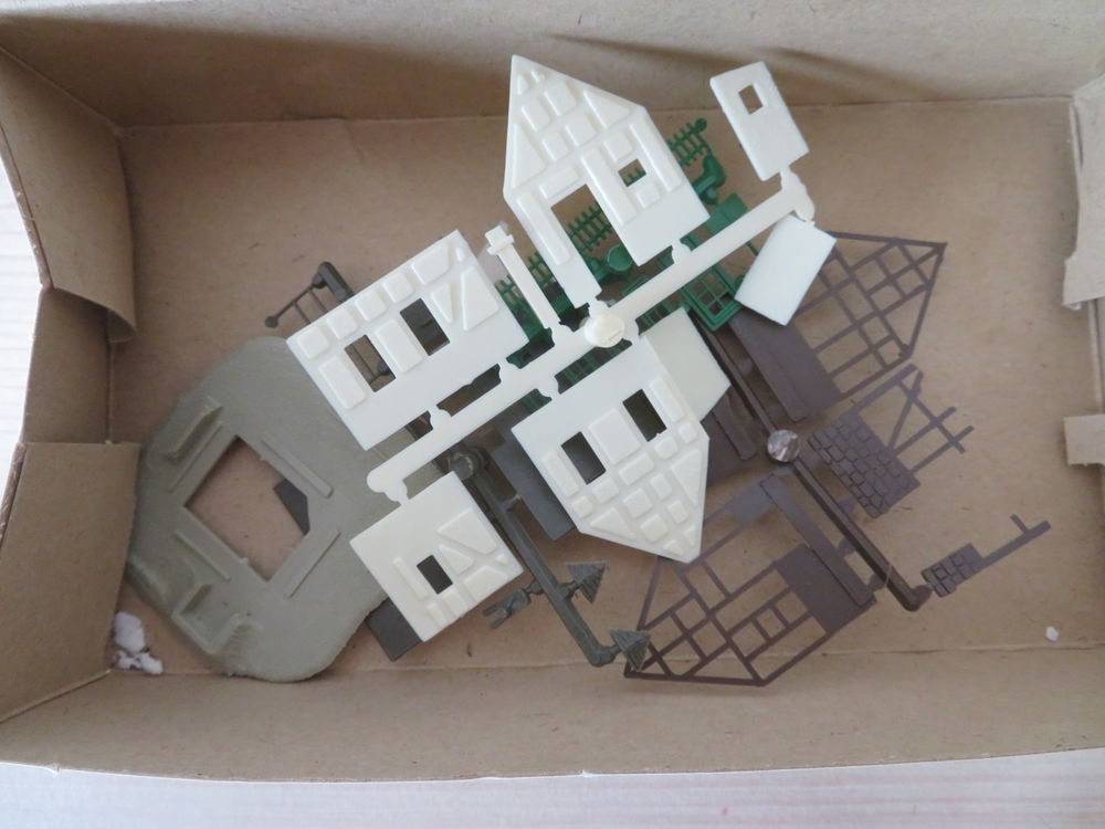 1975 Pola B 218 &eacute;chelle N 1:160 Kit maison garde-barri&egrave;re Jeux / jouets