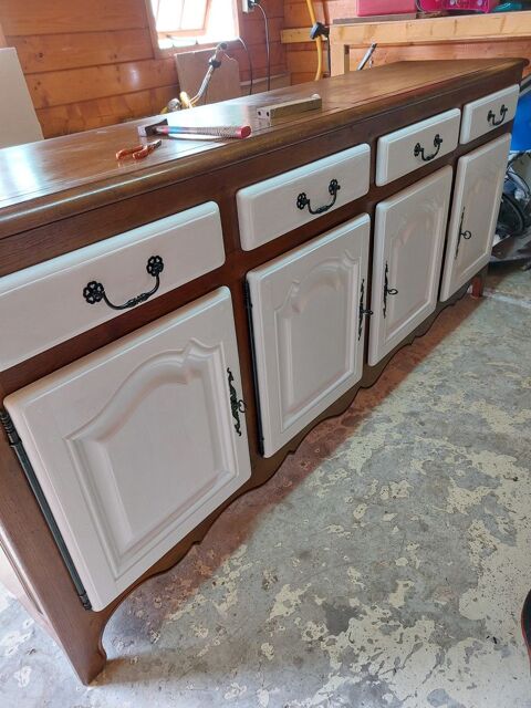 BAHUT 1 PORTES ET 4 TIROIRS EN CHENE MASSIF 
300 Verrires (10)