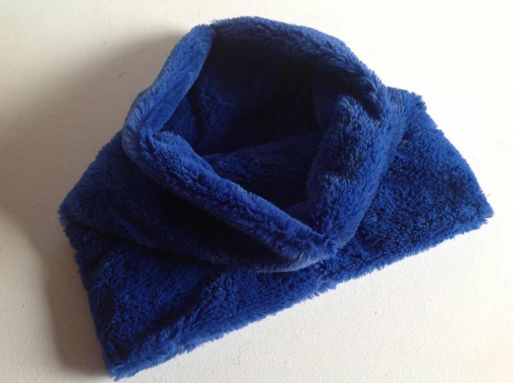 CACHE COU BLEU Envoi Possible
Vêtements