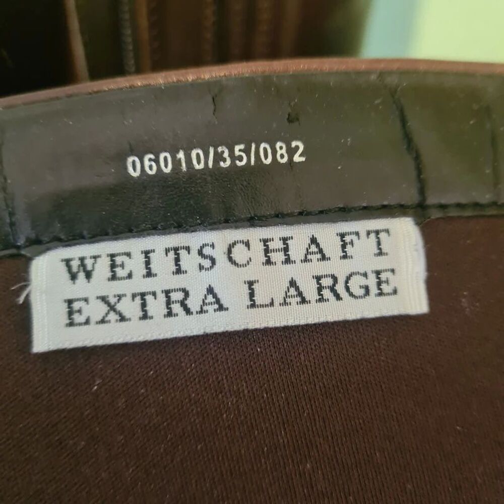 Paire de bottes en cuir Chaussures