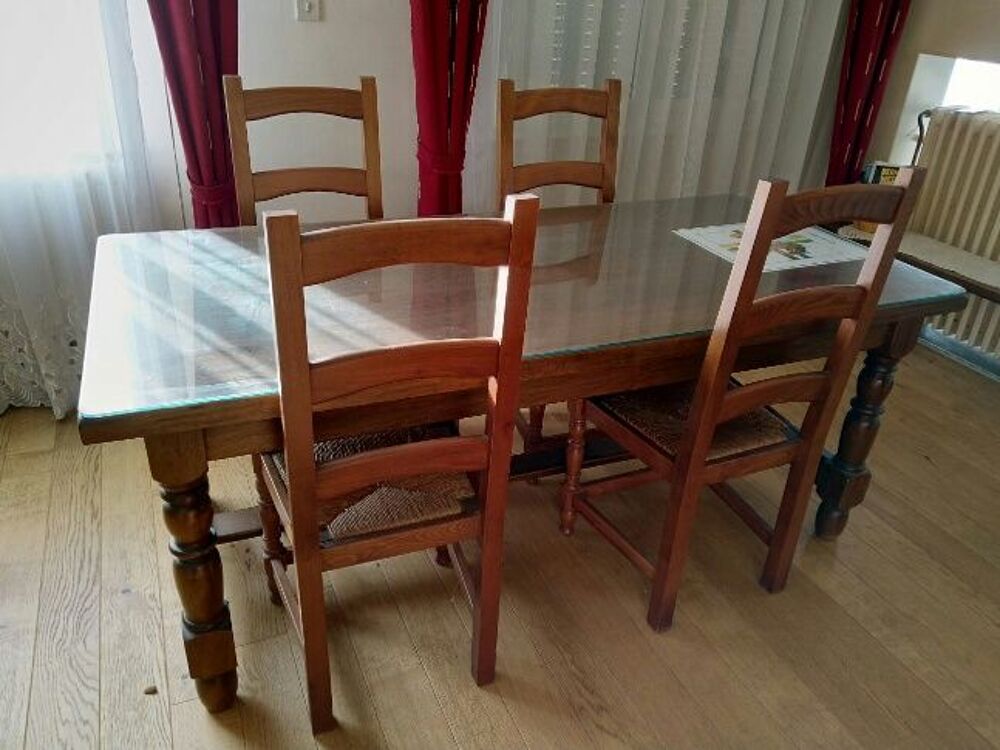Table + chaises + banc Meubles
