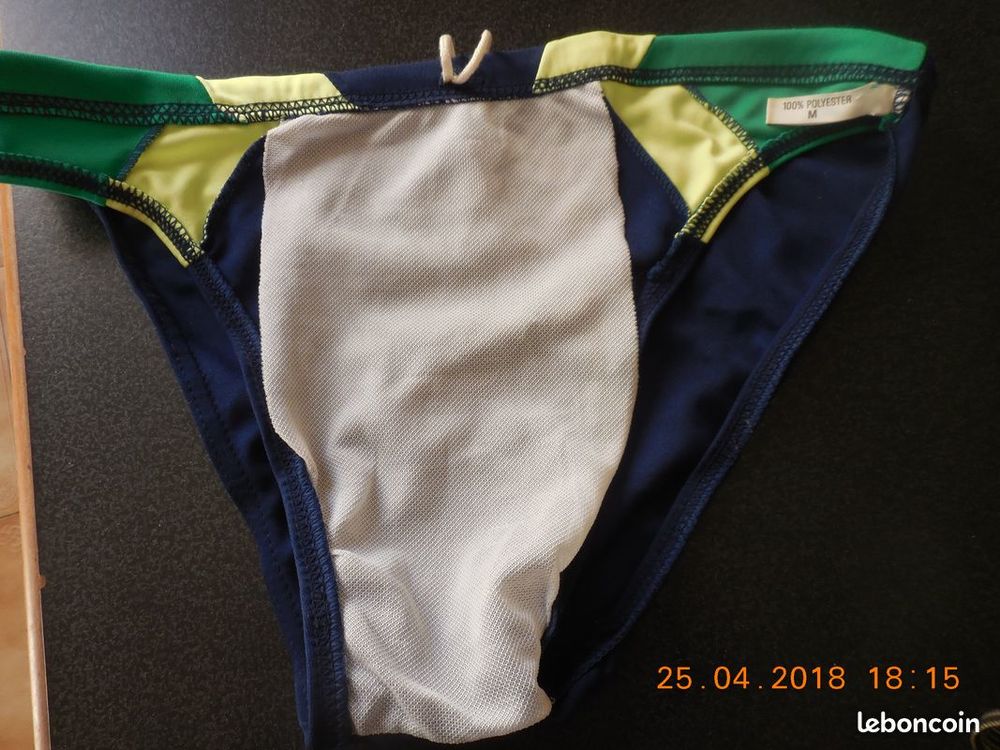 maillot de bain
taille m
Vêtements